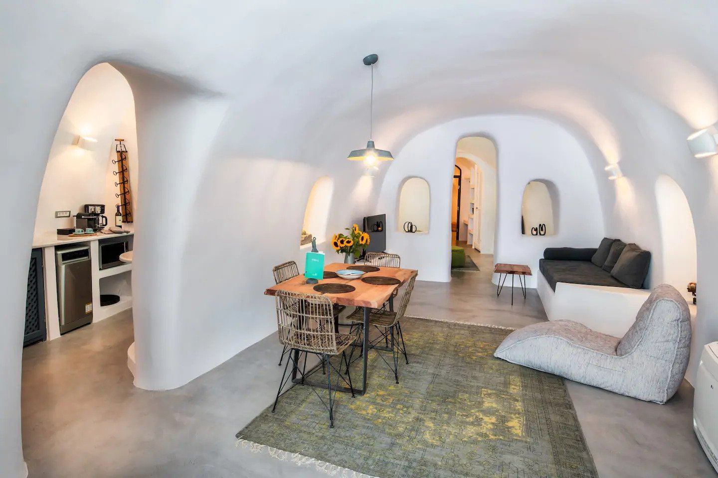 Alexi`s Place (Santorini) er preget av godt design. Ambient Lounge sin effekt på en Airbnb.