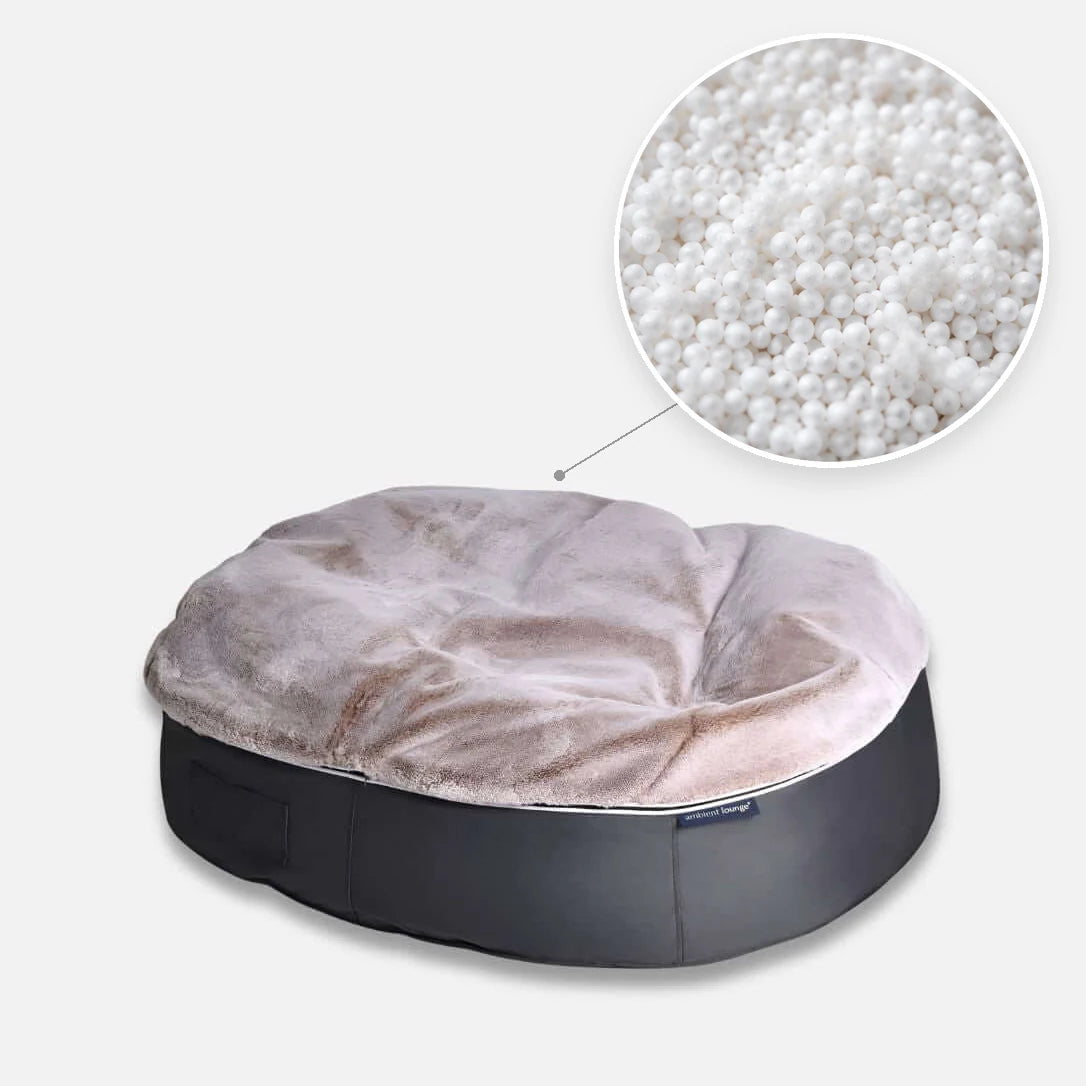 Hundeseng Supernova Cappuccino XL med detalj av perlefyll i sirkel