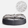 Hundeseng Supernova Wild Animal XL med detalj av perlefyll i sirkel